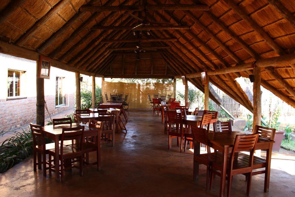 Отель Olga'S The Italian Corner Ливингстон Экстерьер фото